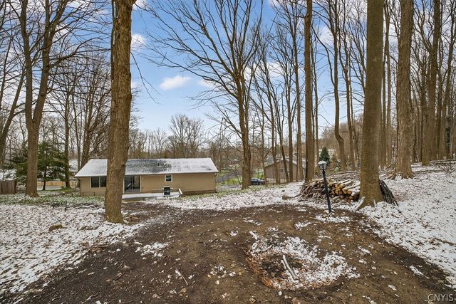 5 Camelot Circle, Camillus, NY 13219