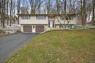 5 Camelot Circle, Camillus, NY 13219