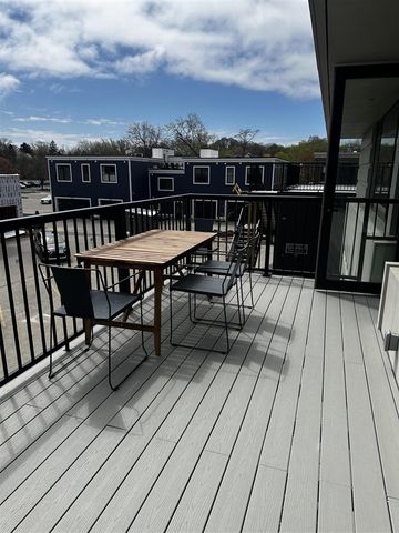 300 Washington Avenue 4, Grand Haven, MI 49417