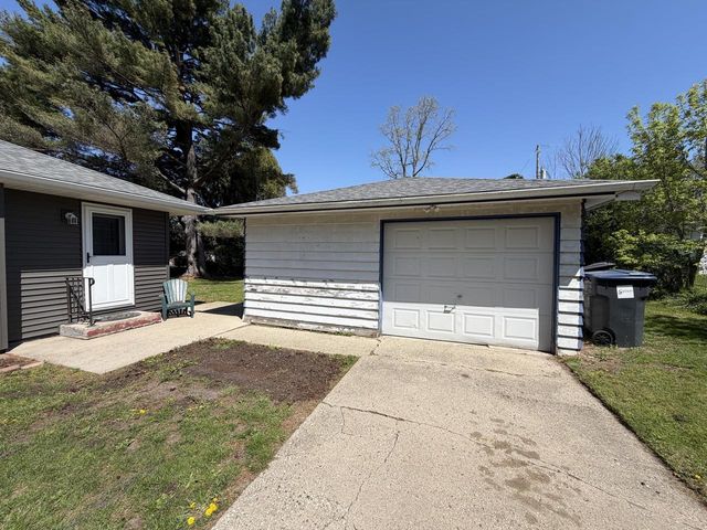 404 8th STREET, Kenosha, WI 53140