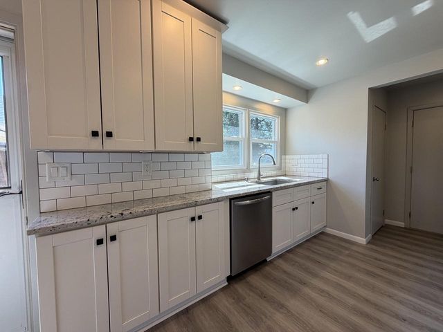 404 8th STREET, Kenosha, WI 53140