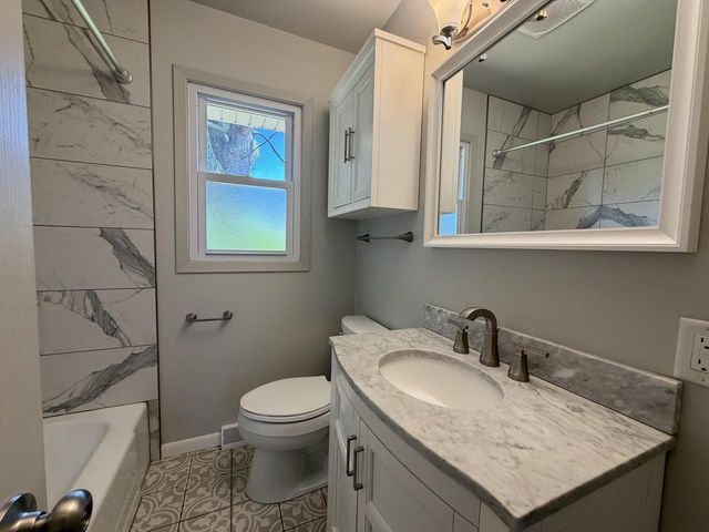 404 8th STREET, Kenosha, WI 53140