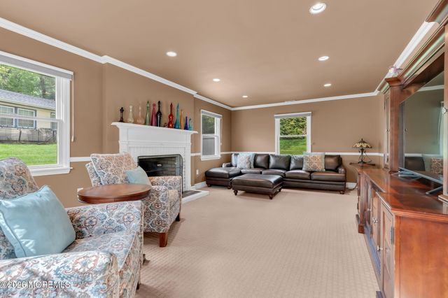 62 Knox Lane, Manalapan, NJ 07726