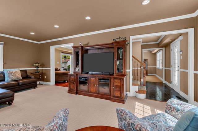 62 Knox Lane, Manalapan, NJ 07726