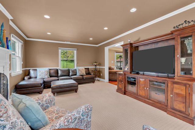 62 Knox Lane, Manalapan, NJ 07726