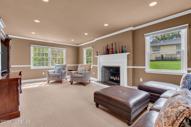 62 Knox Lane, Manalapan, NJ 07726