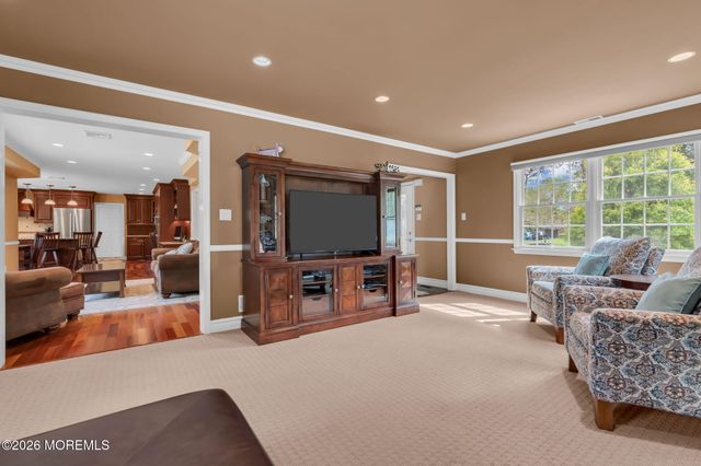 62 Knox Lane, Manalapan, NJ 07726