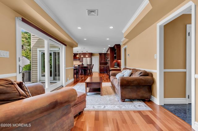 62 Knox Lane, Manalapan, NJ 07726