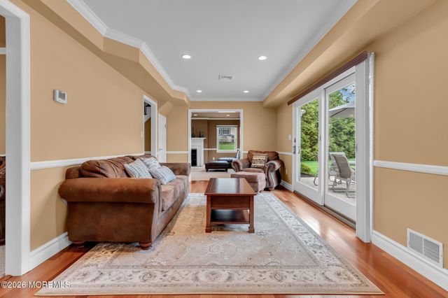 62 Knox Lane, Manalapan, NJ 07726