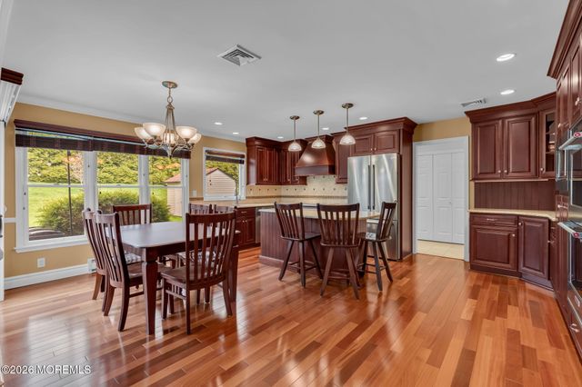 62 Knox Lane, Manalapan, NJ 07726