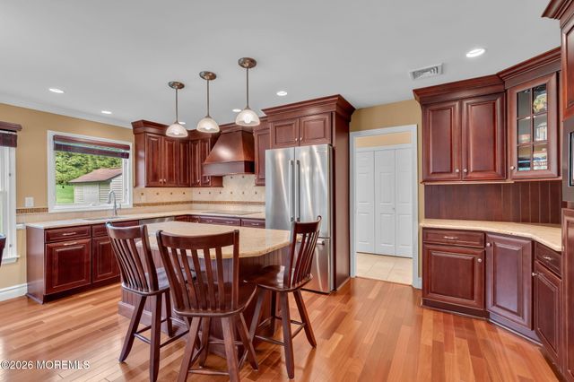62 Knox Lane, Manalapan, NJ 07726