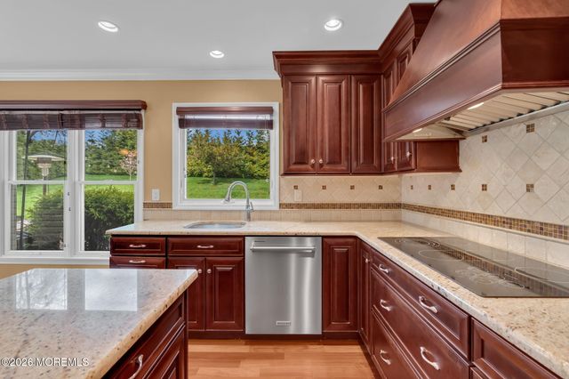 62 Knox Lane, Manalapan, NJ 07726