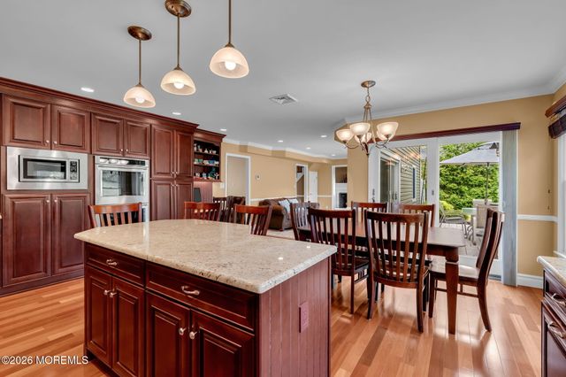 62 Knox Lane, Manalapan, NJ 07726
