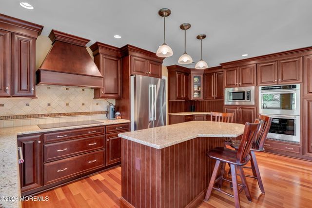 62 Knox Lane, Manalapan, NJ 07726