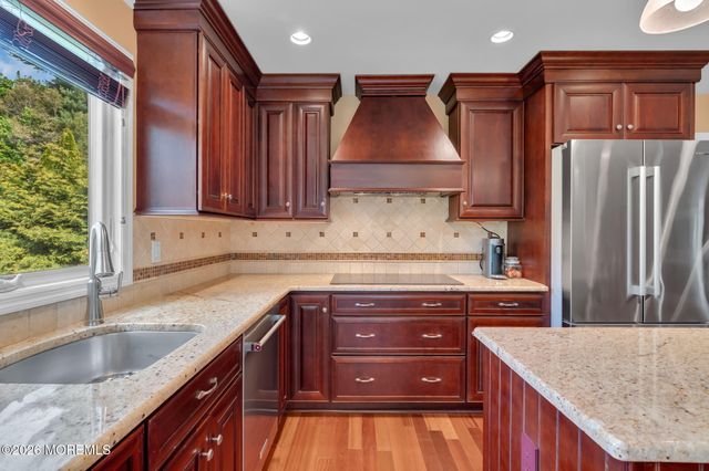 62 Knox Lane, Manalapan, NJ 07726