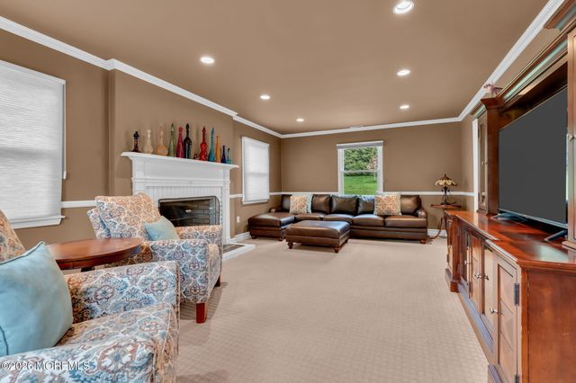 62 Knox Lane, Manalapan, NJ 07726