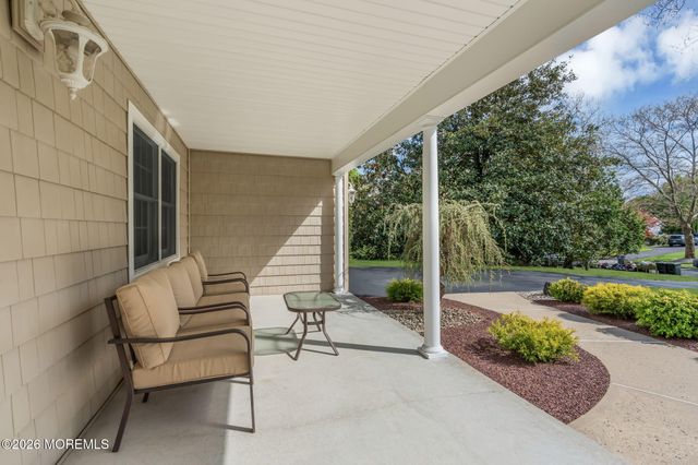 62 Knox Lane, Manalapan, NJ 07726
