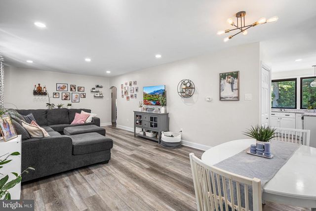 100 BOWLING GREEN DR, Voorhees, NJ 08043