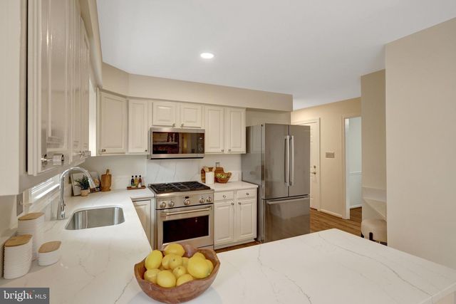 10800 STEVEN LEE CT, Fairfax, VA 22032