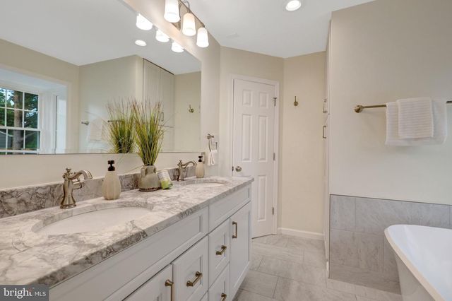 10800 STEVEN LEE CT, Fairfax, VA 22032