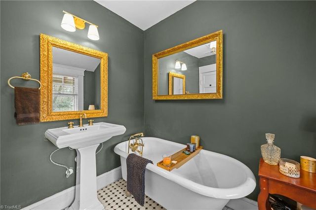 1224 W First Street, Winston-salem, NC 27101