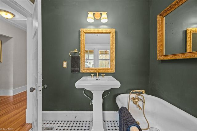 1224 W First Street, Winston-salem, NC 27101