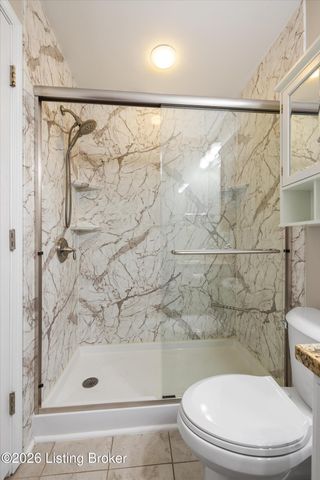 402 Trinity Hills Ln, Louisville, KY 40207