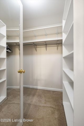 402 Trinity Hills Ln, Louisville, KY 40207