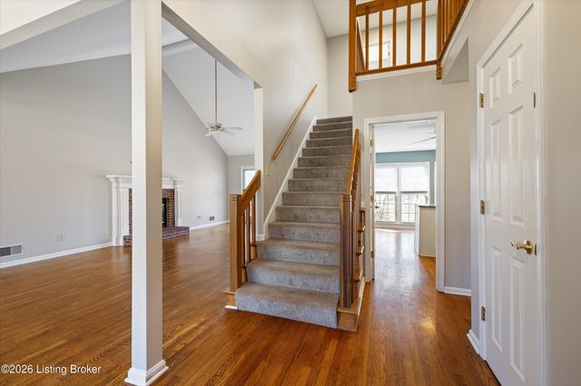 402 Trinity Hills Ln, Louisville, KY 40207