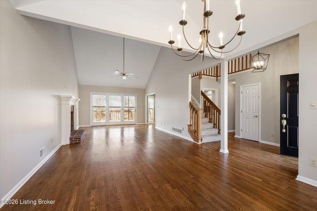 402 Trinity Hills Ln, Louisville, KY 40207