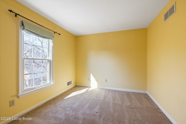 402 Trinity Hills Ln, Louisville, KY 40207