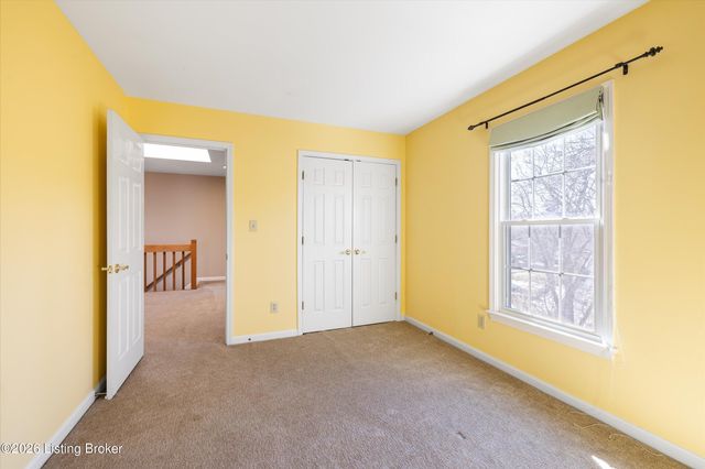 402 Trinity Hills Ln, Louisville, KY 40207