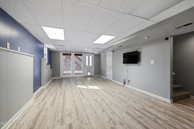 402 Trinity Hills Ln, Louisville, KY 40207