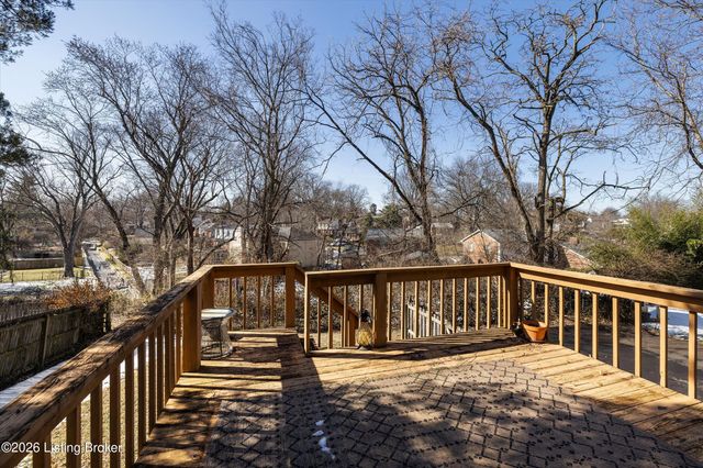 402 Trinity Hills Ln, Louisville, KY 40207