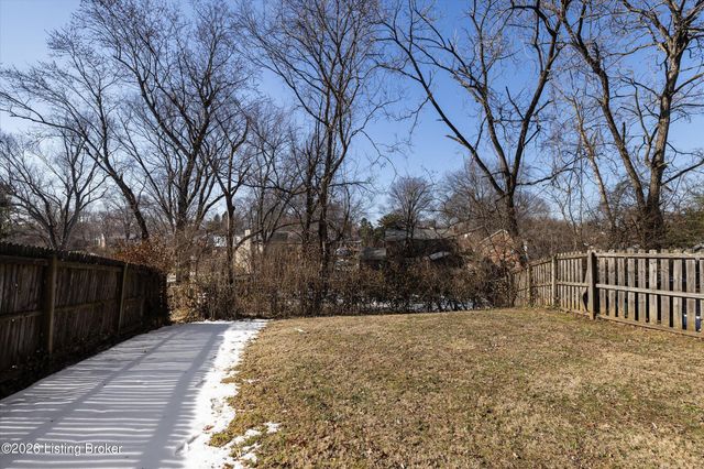 402 Trinity Hills Ln, Louisville, KY 40207