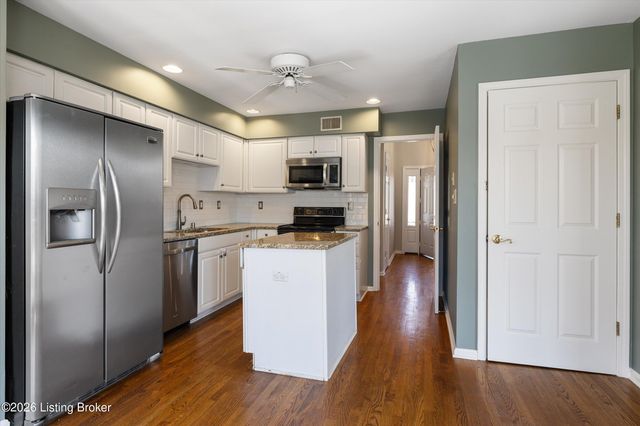 402 Trinity Hills Ln, Louisville, KY 40207