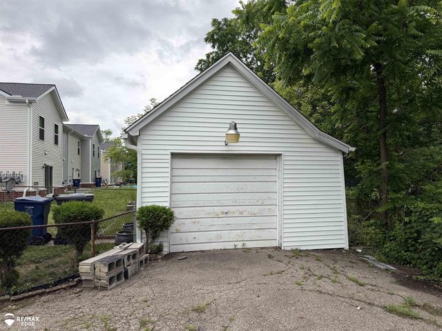 310 Crosby Street, Flint, MI 48503