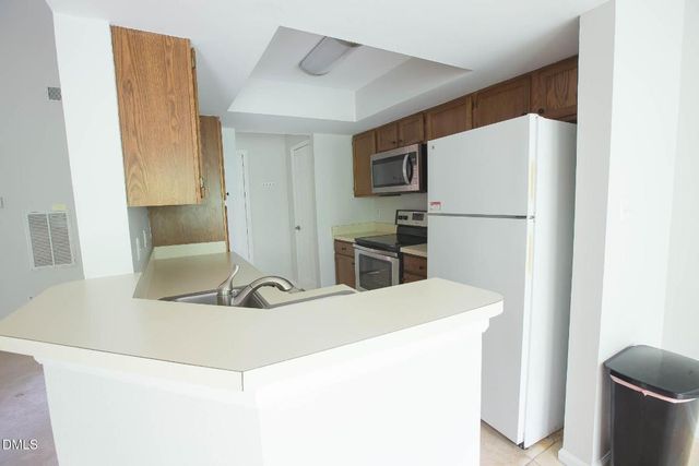 115 Abingdon Court 2b, Cary, NC 27513