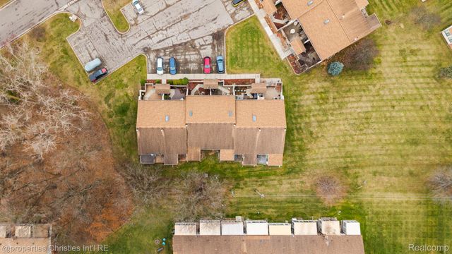 25106 Hamilton Court, South Lyon, MI 47178