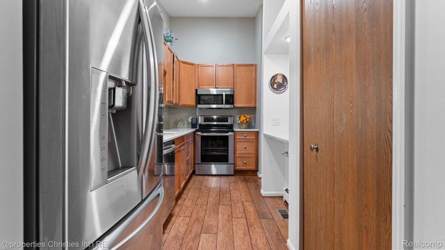 25106 Hamilton Court, South Lyon, MI 47178