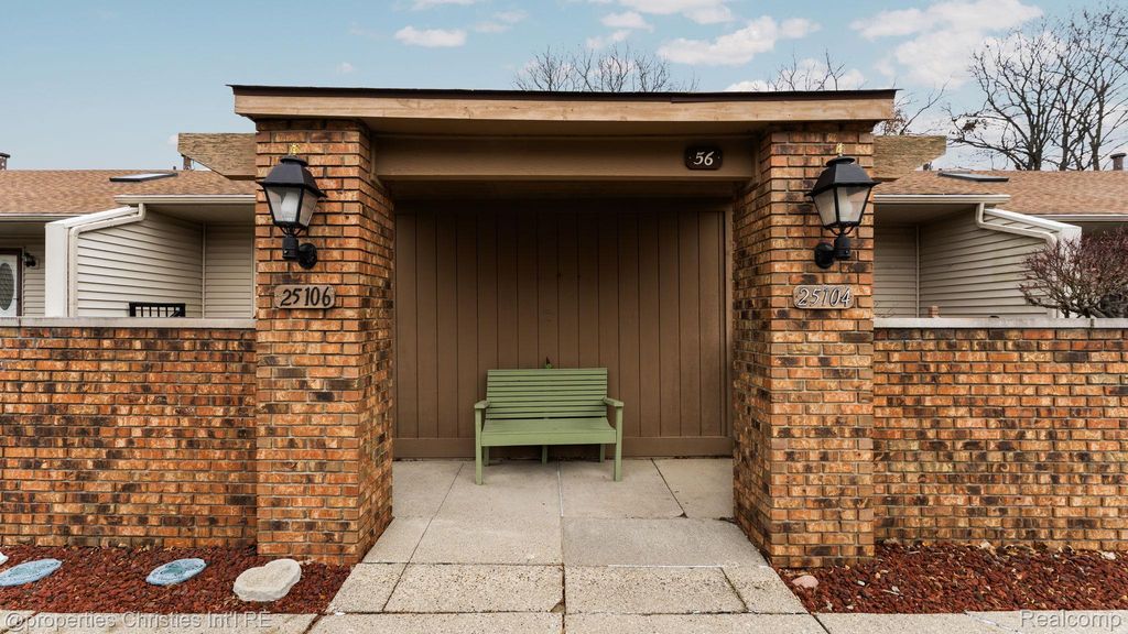 25106 Hamilton Court, South Lyon, MI 47178