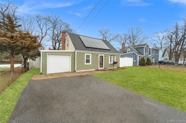 181 S Alleghany Avenue, Lindenhurst, NY 11757