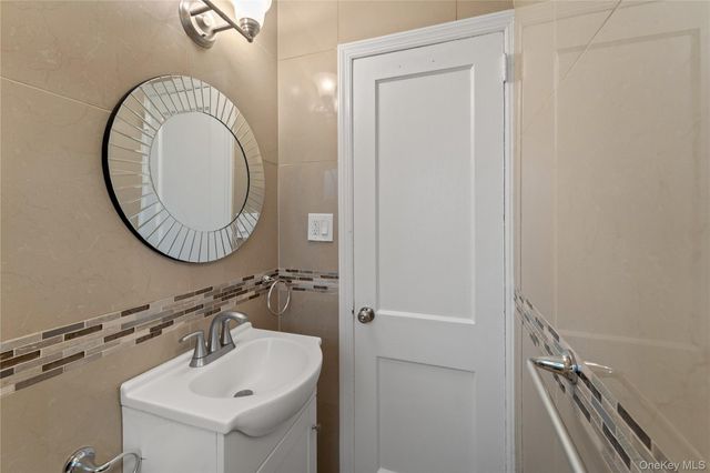 181 S Alleghany Avenue, Lindenhurst, NY 11757