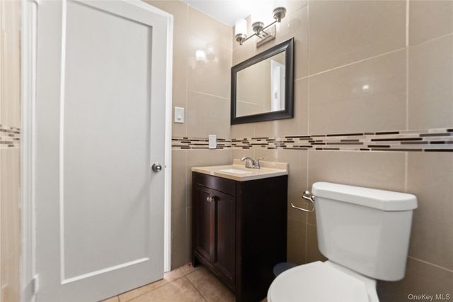 181 S Alleghany Avenue, Lindenhurst, NY 11757