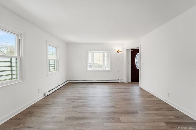 181 S Alleghany Avenue, Lindenhurst, NY 11757