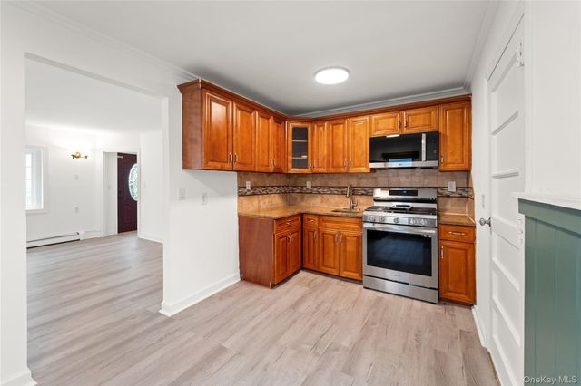 181 S Alleghany Avenue, Lindenhurst, NY 11757