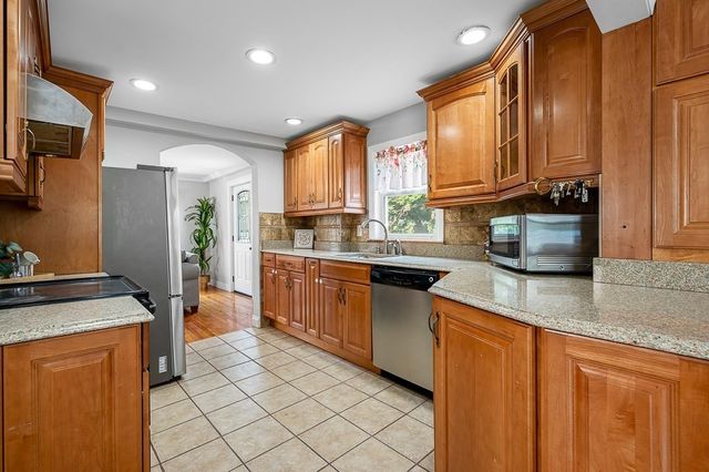 41 Dellwood Rd, Worcester, MA 01602