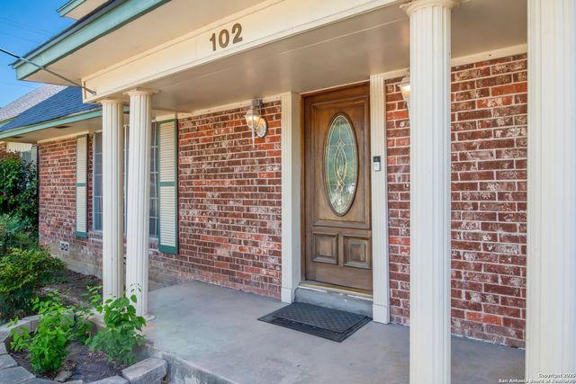 102 Gaiety Ln, Kirby, TX 78219