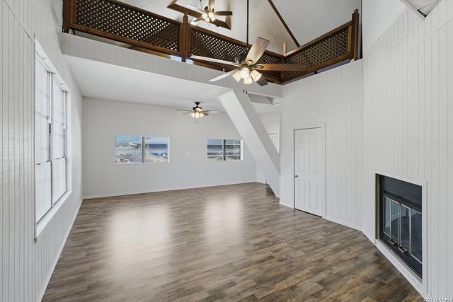 102 Gaiety Ln, Kirby, TX 78219