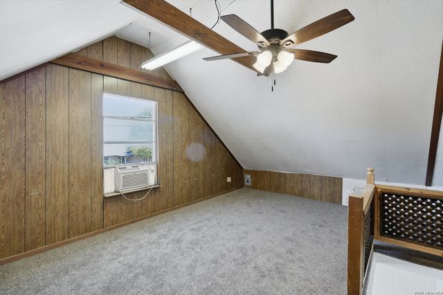 102 Gaiety Ln, Kirby, TX 78219